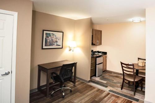 Charlotte Hotel | Suburban Studios Charlotte - Ballantyne
