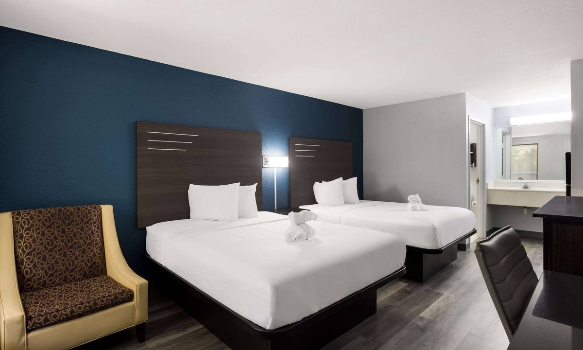 Hinesville Hotel | Suburban Studios Hinesville - Fort Stewart Area