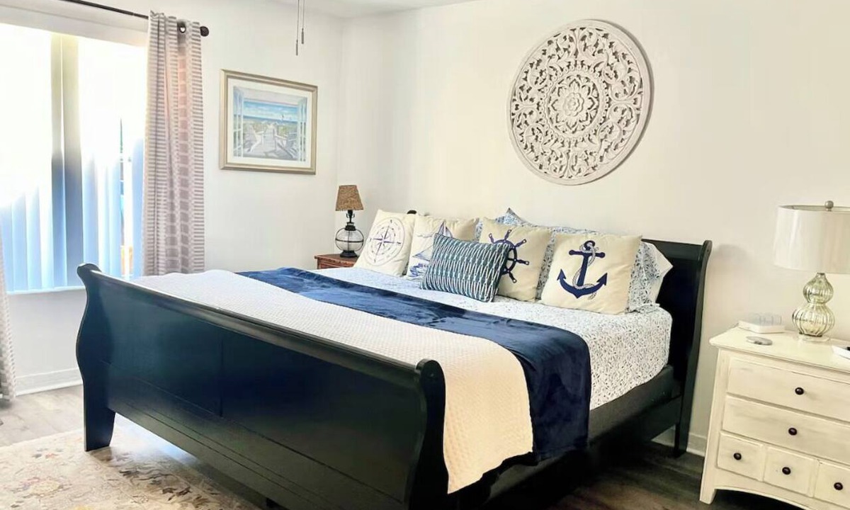 Florida Shores House | SUMMER END SPECIAL-Large Comfy Stay Pets Welcome w/Parking Trailers/Bikes/Boats