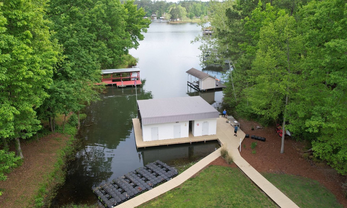 Henrico House | SUMMER FUN on Jimmies Creek Lake Gaston! DIRECT ACCESS TO MAIN LAKE