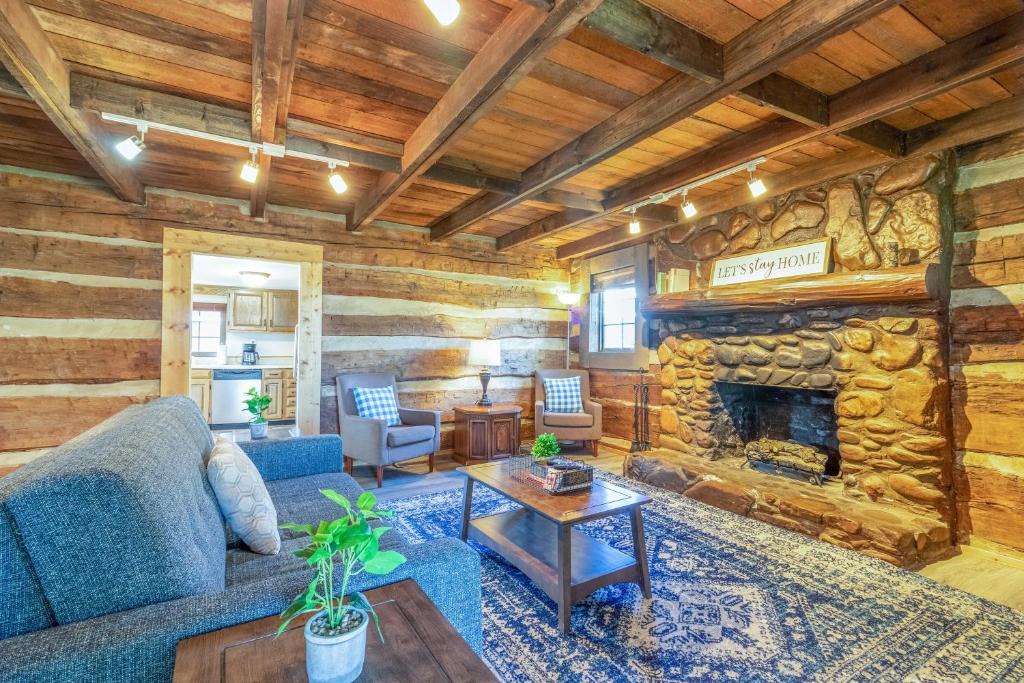 Ten Mile House | Sunfish Lodge Historic Cabin on Lakefront