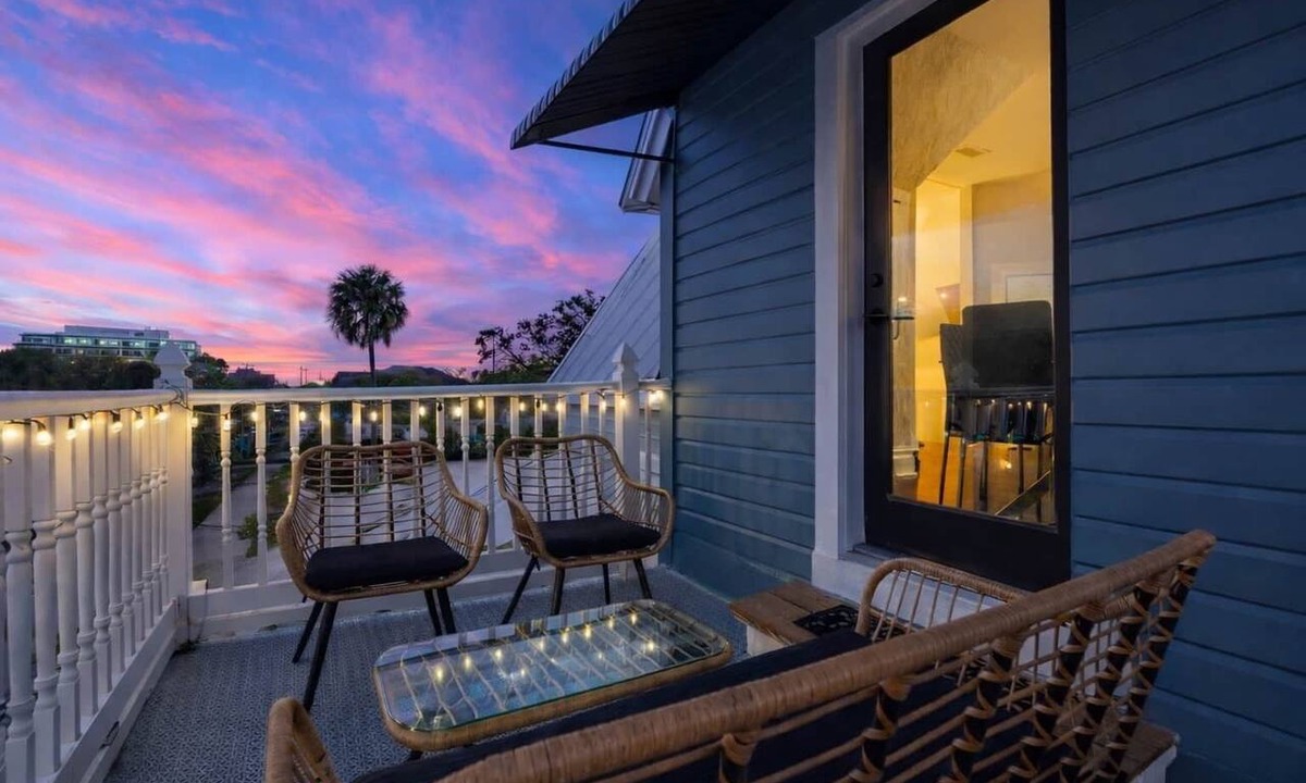 Hyde Park Apartment | Sunlit Sanctuary | Walk to Bayshore | Hyde Park | 1mi to TGH