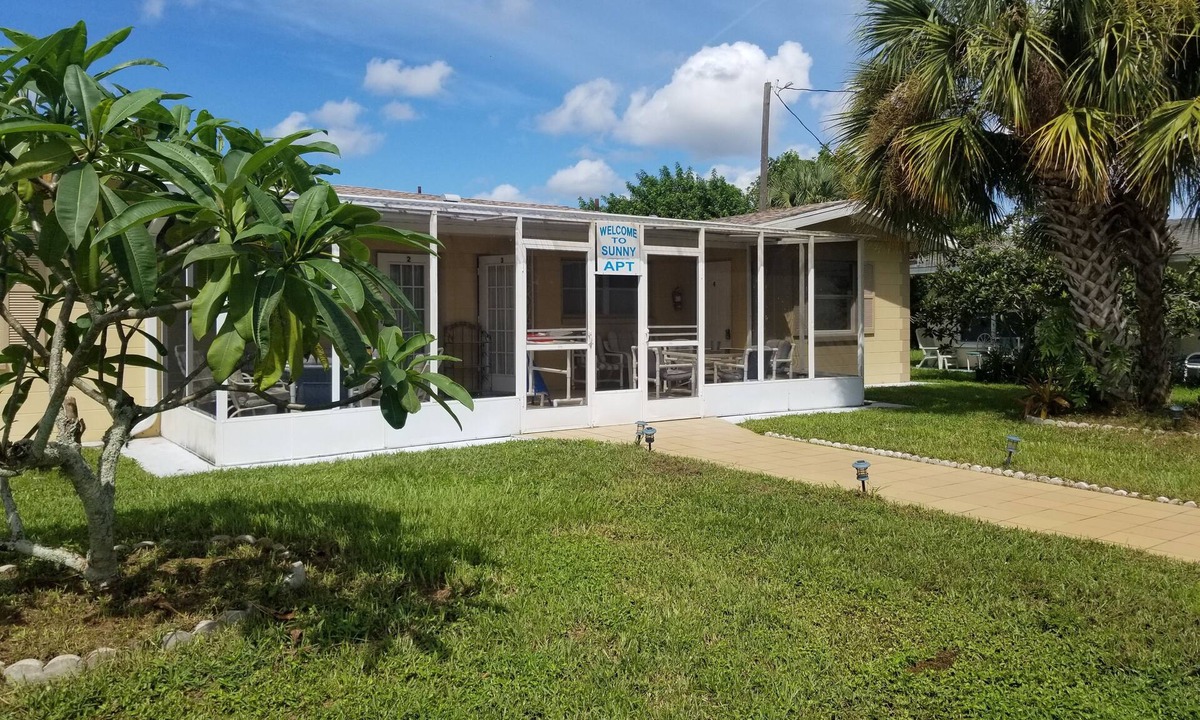 Warm Mineral Springs Apartment | Sunny Apartments a block from Warm Mineral Springs. Unit 3