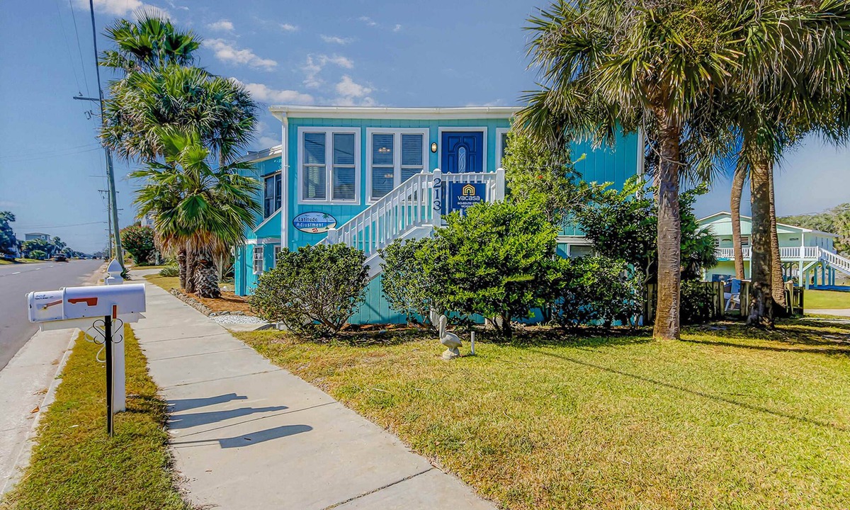 Edisto Island House | Sunny beach house with ocean view, large deck, central AC, & washer/dryer