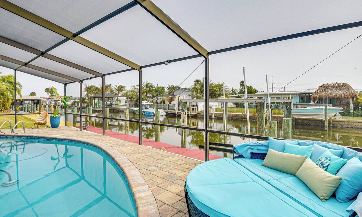Bethune Grant Cottage | Sunny South Daytona Home w/Pool & Grill!