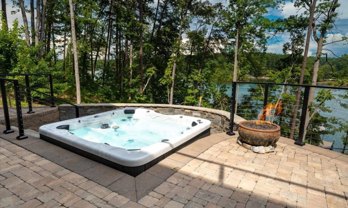 Seneca House | Sunrise Retreat on Lake Keowee with Hot Tub!
