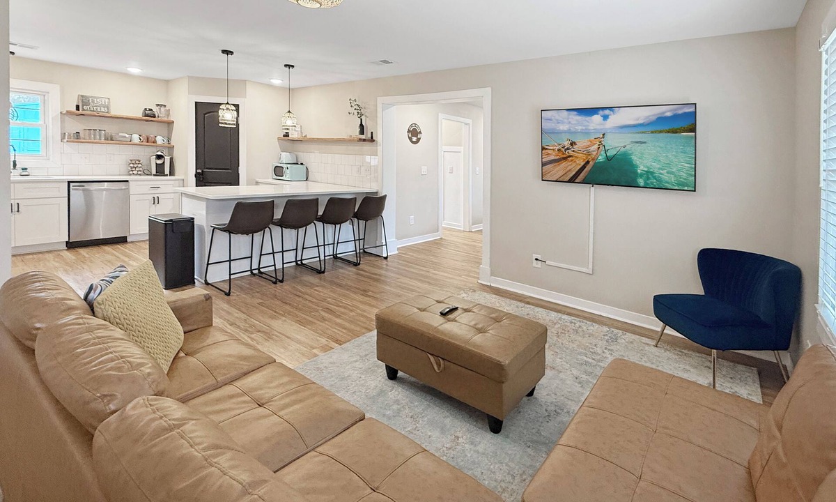 Kings Grant House | Sunset Villa Walk to Park 4 Miles to UNCW Family-Friendly