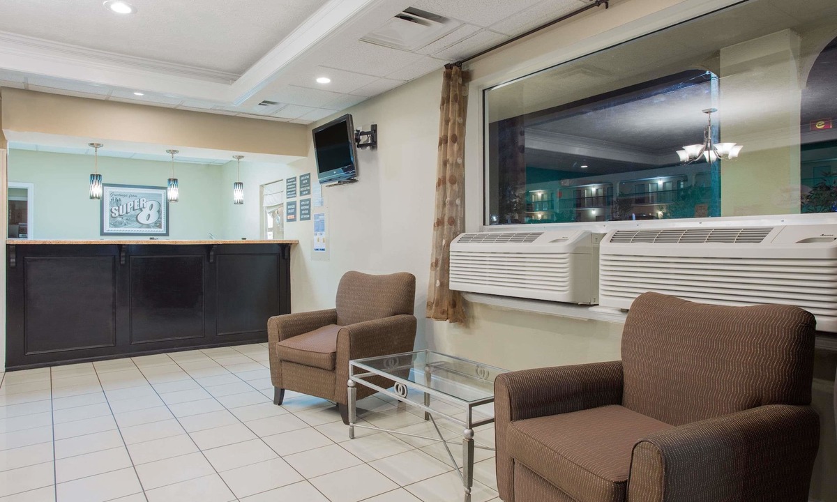 Augusta Hotel | Super 8 by Wyndham Augusta