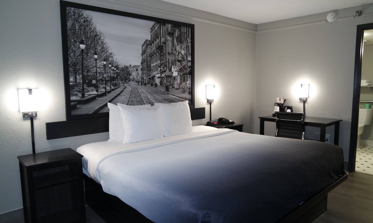 Fleming Hotel | Super 8 by Wyndham Savannah
