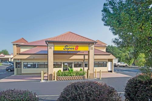 Suwanee Hotel | Super 8 by Wyndham Suwanee