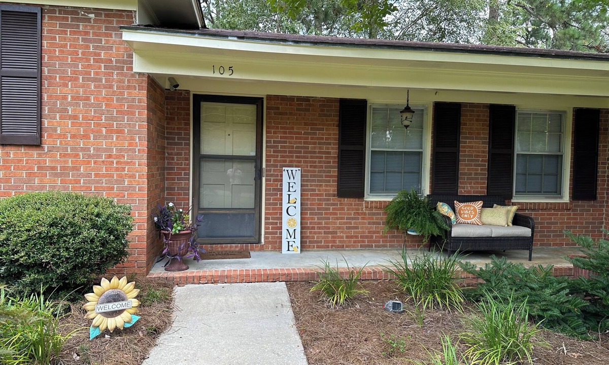 Statesboro House | SUPER CLEAN, spacious split-level house sleeps 8