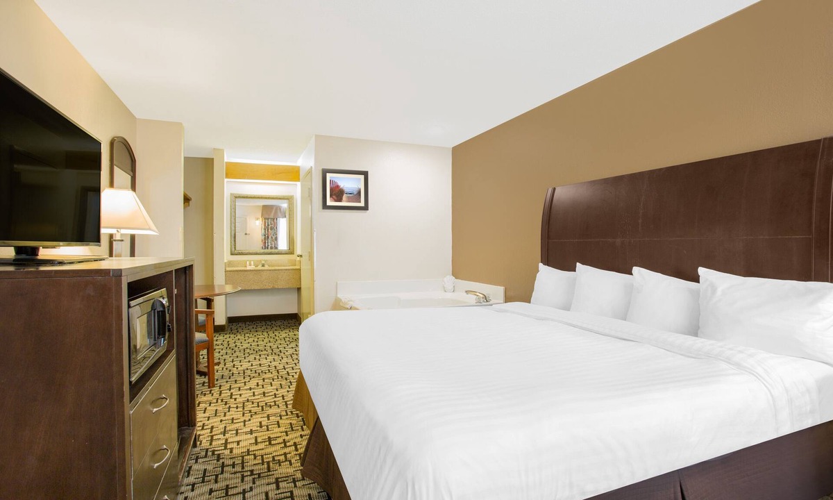 North Myrtle Beach Hotel | SureStay Hotel by Best Western North Myrtle Beach