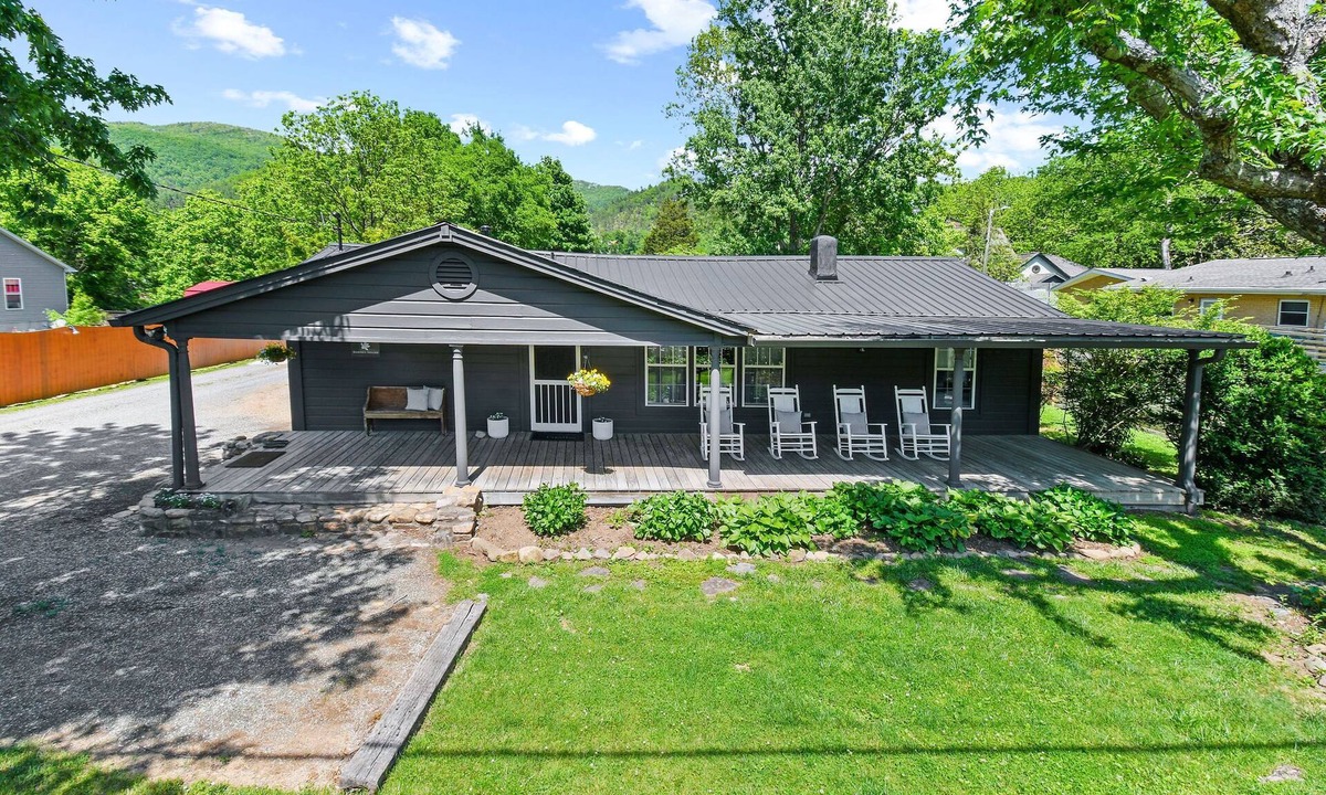 Hot Springs House | Sweet Garden House in Hot Springs. Hot tub, garden, grill, deck, dog friendly.