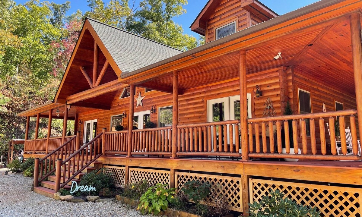 Almond Cabin | Sweet Serendipity Cabin 2 BR/2 BA near Fontana Lake