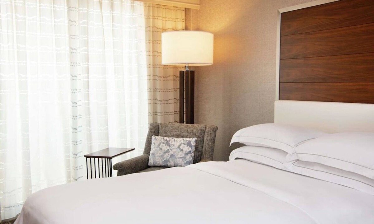 Carver City - Lincoln Gardens Hotel | Tampa Stay | 2 Relaxing Family Ready Rooms w/Access to Outdoor Pool