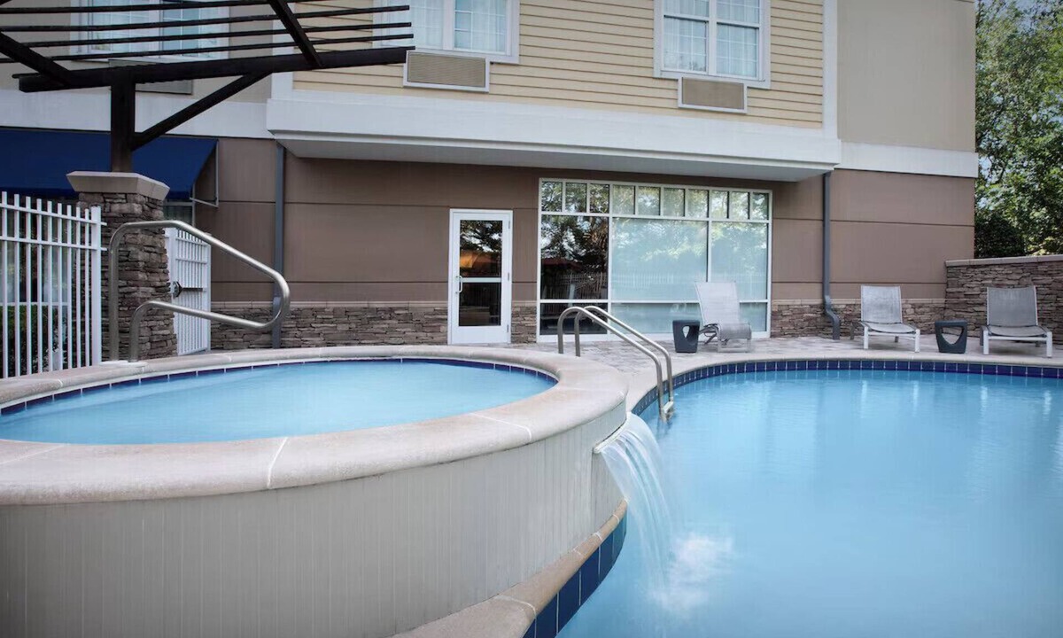 Southside Hotel | Tapestry Park King Suite w/Resort Pool & Gym