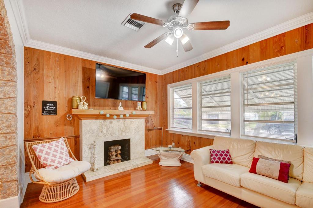 Mango Groves House | Thai Villa Downtown Historic Home - 1mi to Beach