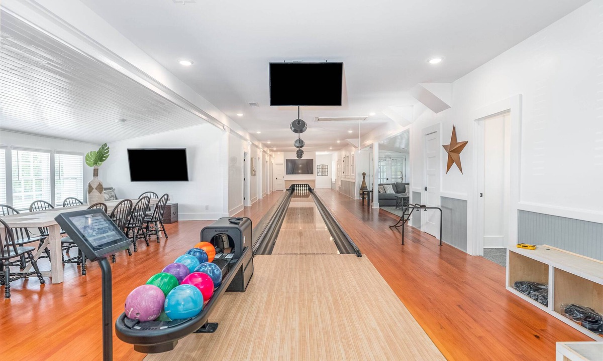 Tybee Island House | The Alley at North Beach *Bowling Alley & Pool*