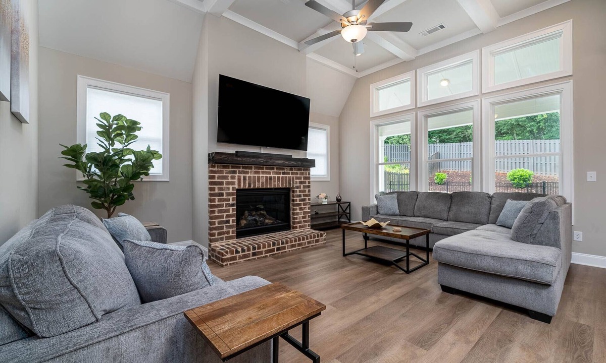 Athens House | The Athens Escape - Minutes from UGA! Go Dawgs!