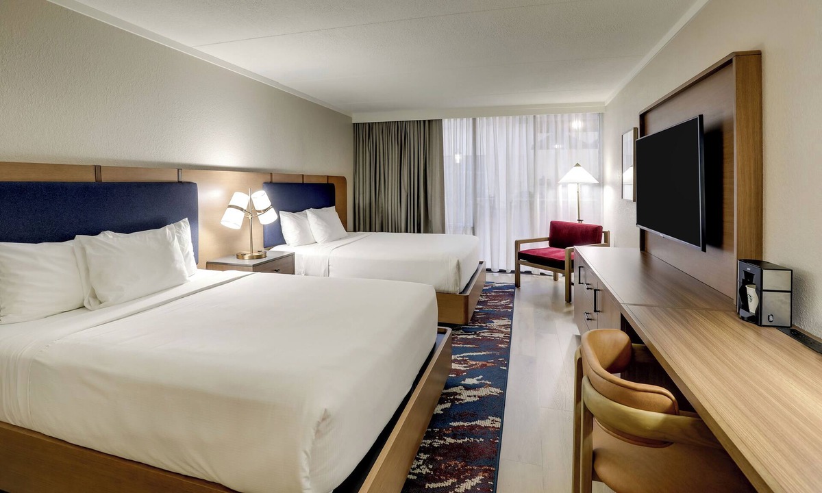 Quincy Hotel | The Atrium Hotel on Third
