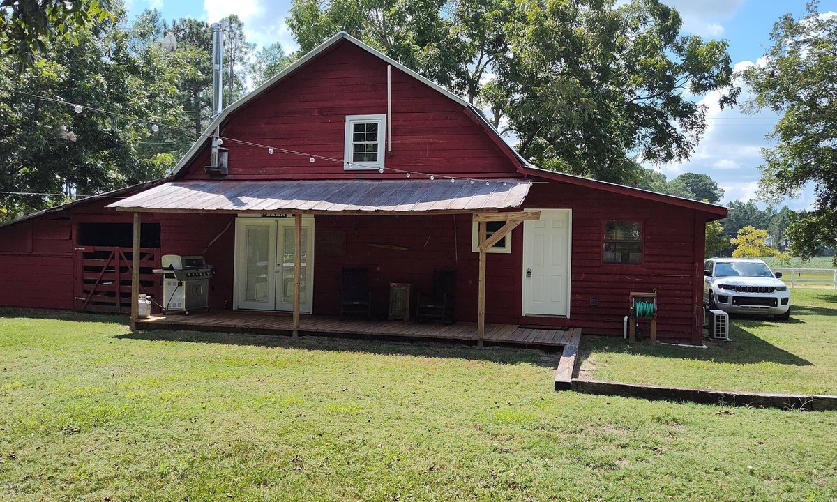 Metter House | The Barn at Canoochee Farms (23 miles from Statesboro and GSU)