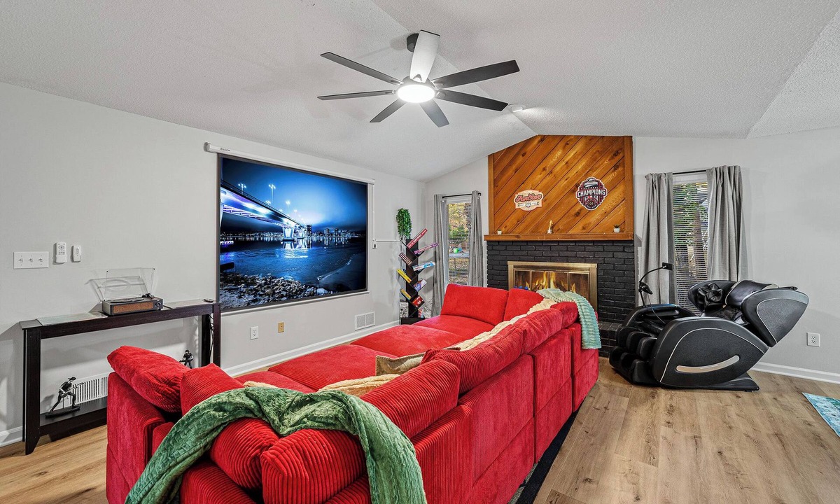 Athens House | The Blue House: Games - UGA - 3 King Beds - Massage Chair