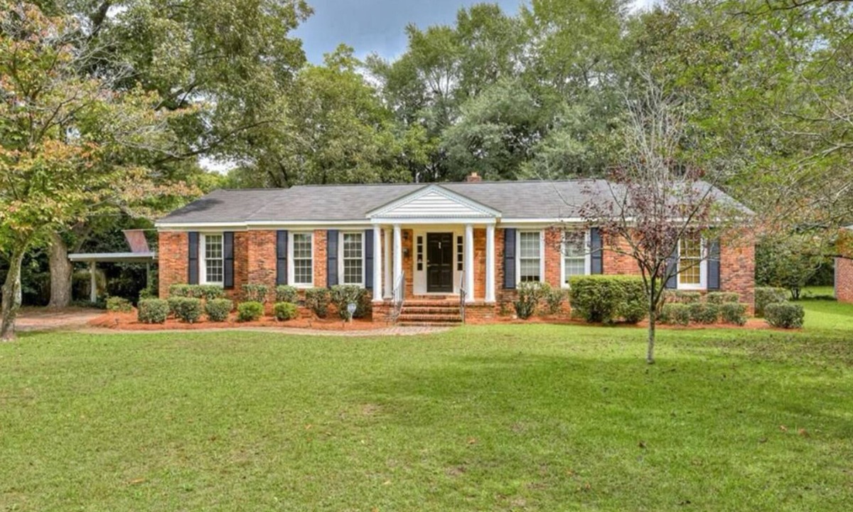 Aiken House | The Box Stall-Bruce's Field/Golf/Horse District