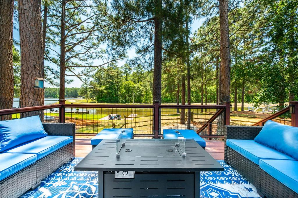 Olivia House | The Bungalow at Pebble Beach Canal Views with Hot Tub