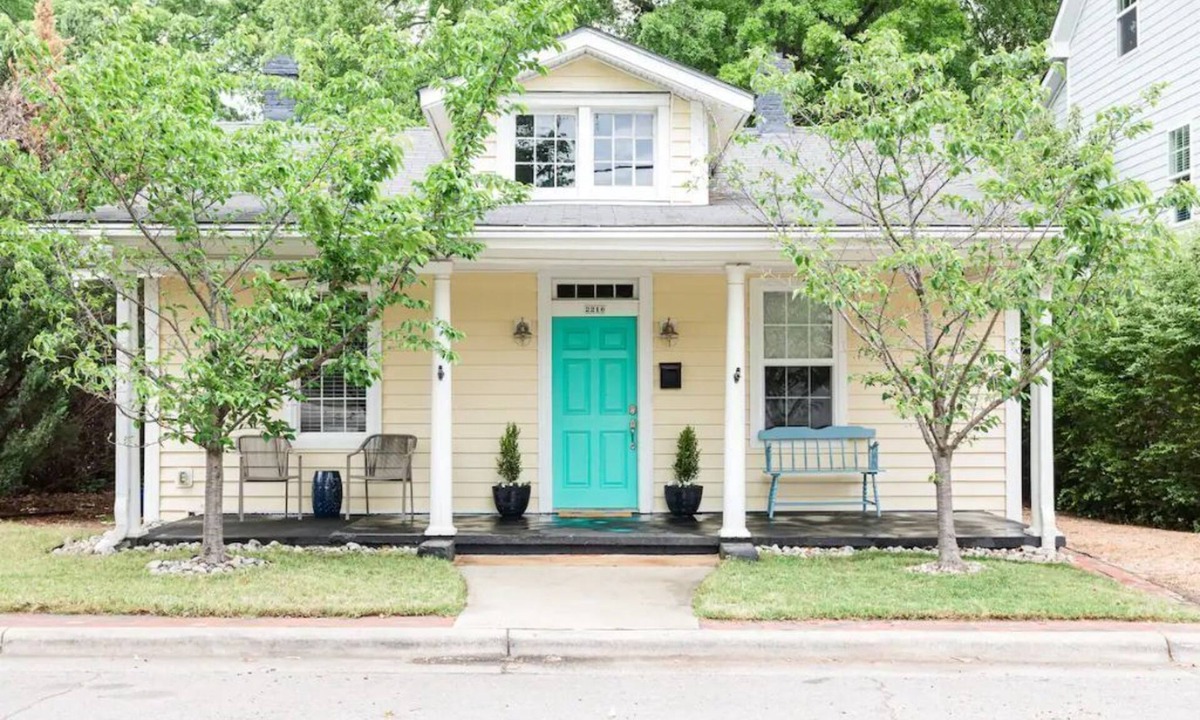 University Park House | The City Cottage, pet friendly, walk to shops, food & NCSU