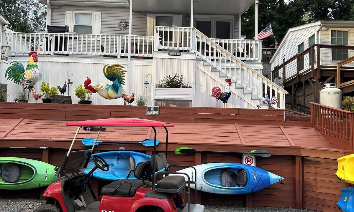 New London House | The Coop at Badin Lake - Golf Cart - Sleeps 8 - Lake View - Kayaks