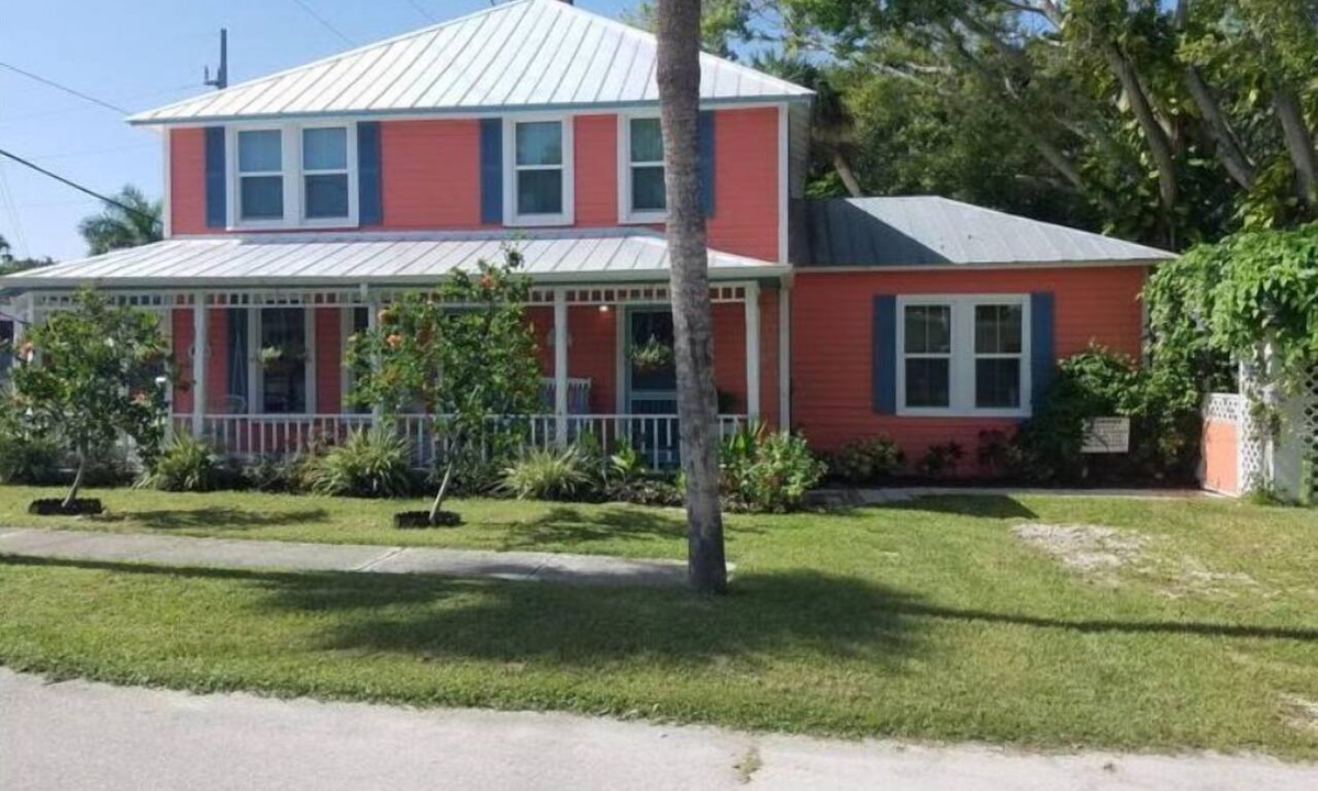 Fort Pierce Apartment | The Coral House private upst. apt 5 min to beach