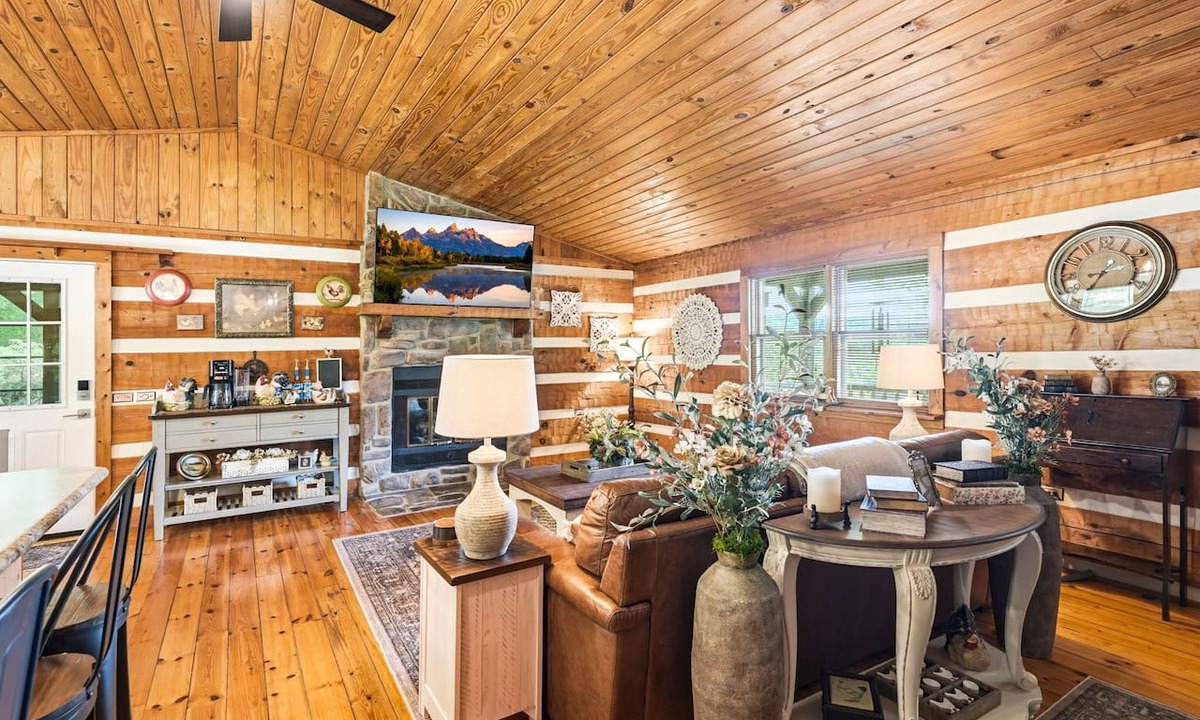 Piney Flats House | The Cove by Peaceful Peak