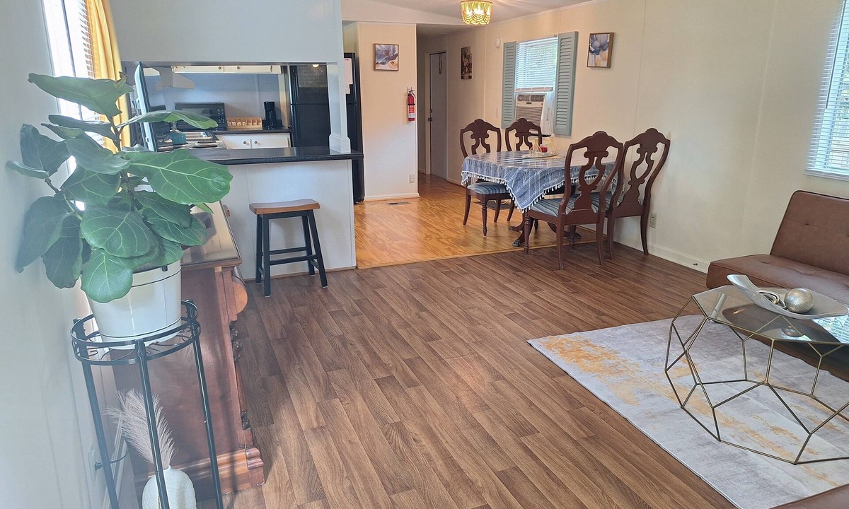 Hinesville House | The Cozy Main Suite 2-bedroom mobile home in welcoming Hinesville with WiFi, Ac