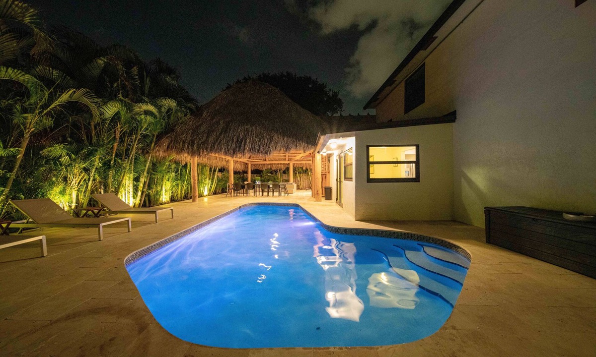Tropic Palms House | The Delray Palms🌴 Tiki Haven of Bliss Saltwater Splash & Play 4BD Live Vibes