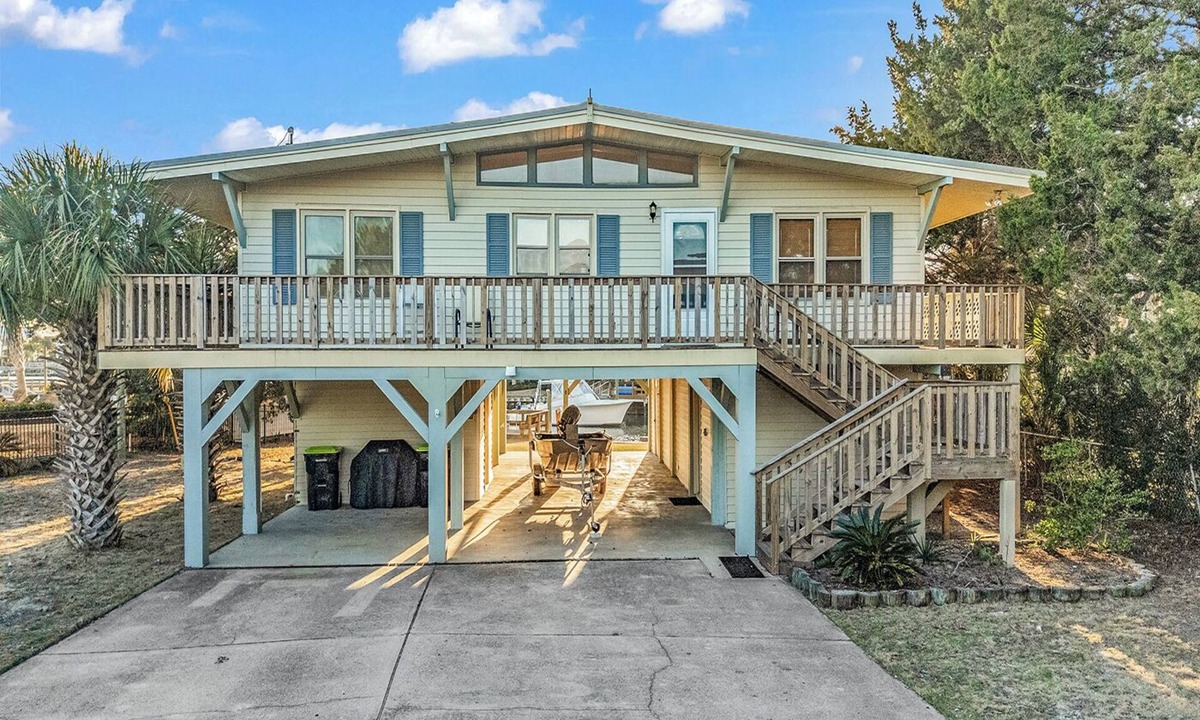 Inlet Harbour House | The Ellington Beach House - Creek front in Garden City Beach