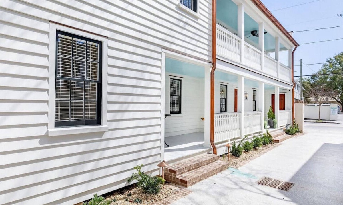 Westside Apartment | The Elliot Suite on Spring