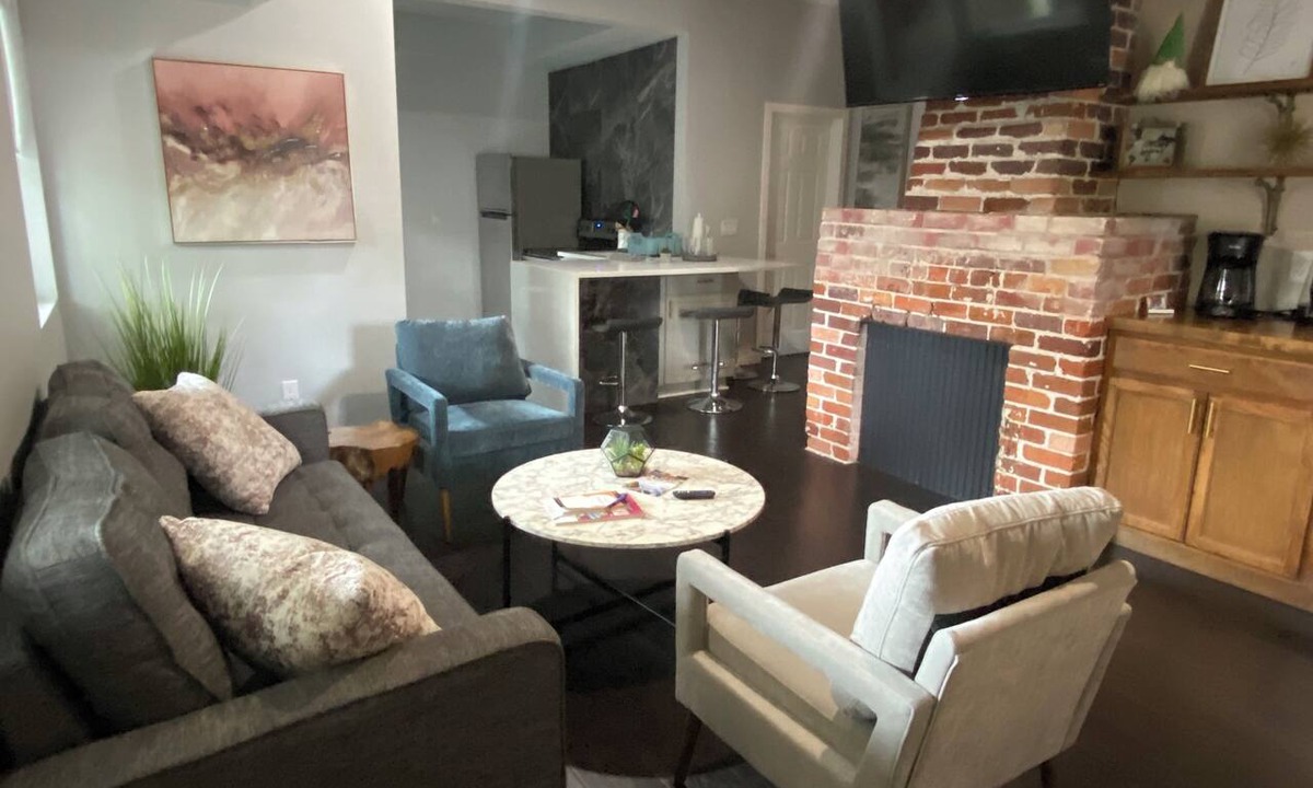 Sanford Apartment | The Front Porch