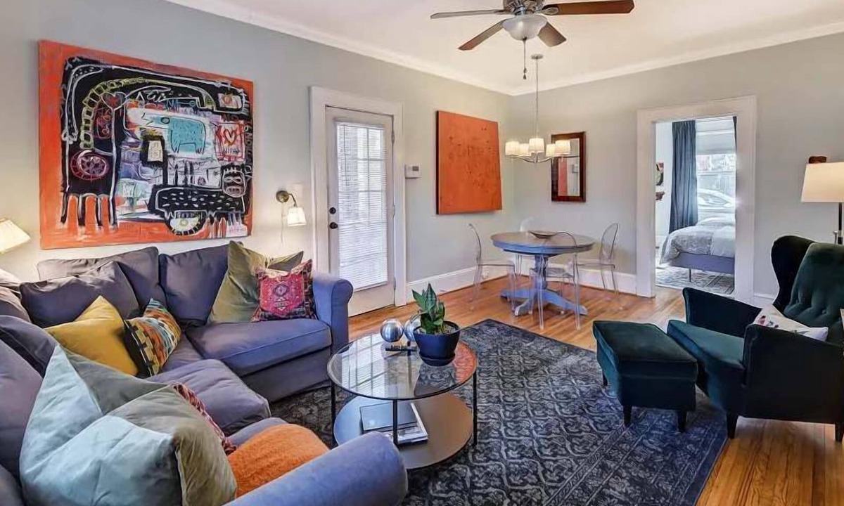 Dilworth Condo | The Home Collection: Historic Step-Free 2BR, Pet Friendly & Close to Atrium CMC