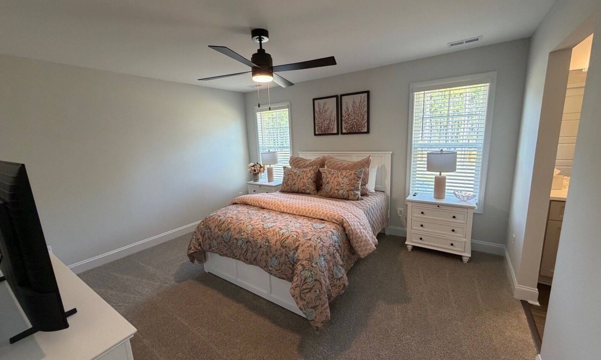 Five Points House | The Horse Park House - 5 Bedrooms, Brand New!