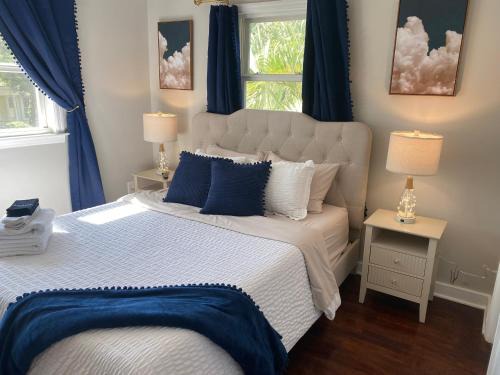 Dixon Park House | The Hourglass Inn- Unit B