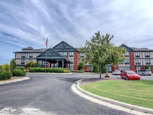 Wallace Hotel | The Inn at River Landing
