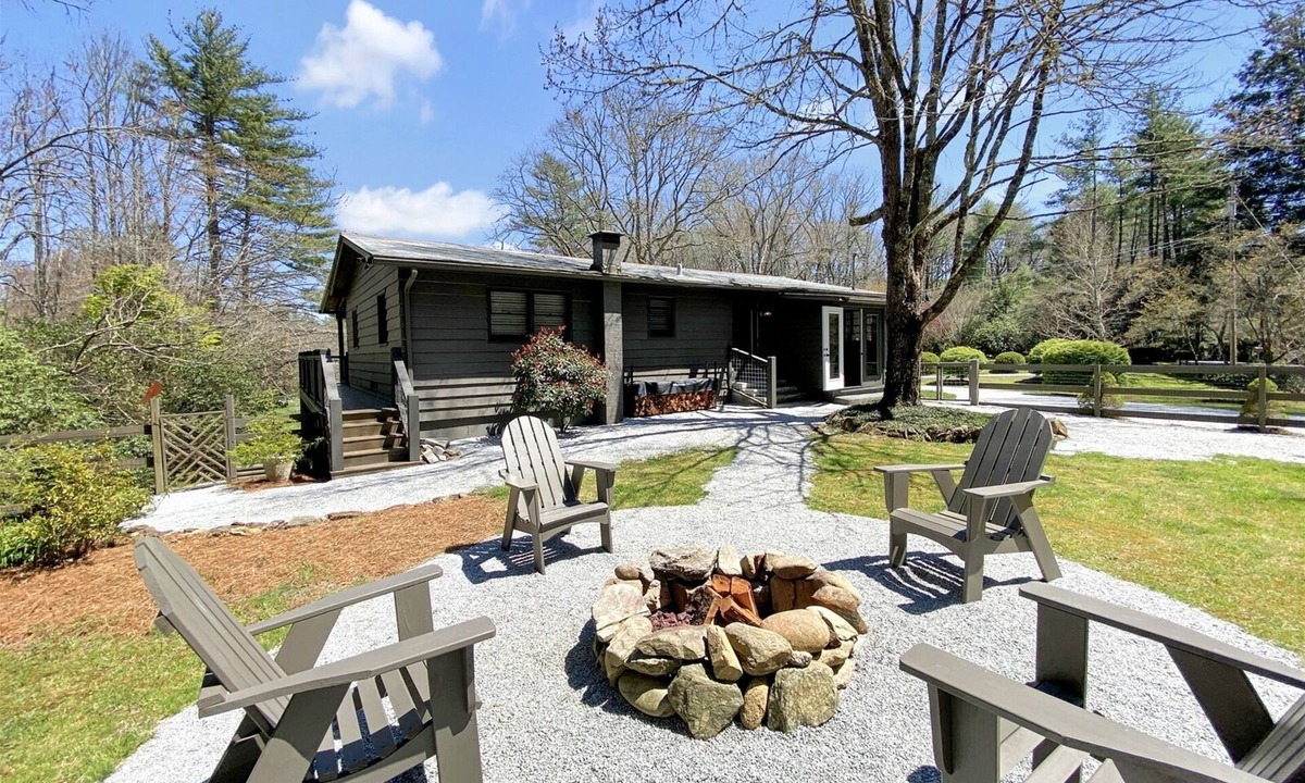 Highlands Hills Cabin | The Kind of Place You Stop Rushing the Moment You Arrive | Bungalow on Crowe