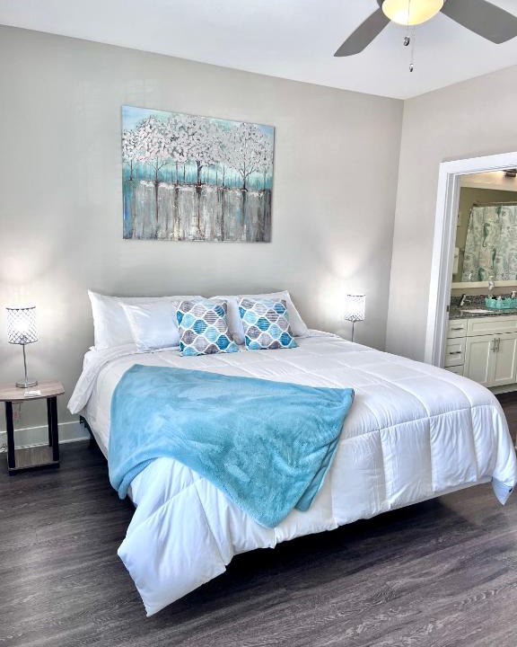 Northeast Raleigh Apartment | The King & Queen Suite
