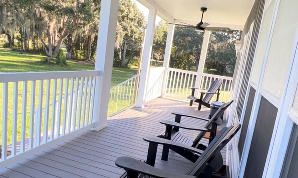 Okeechobee House | The Last Stand Farmhouse! Beautiful kitchen, TV room, AC, WiFi in Okeechobee