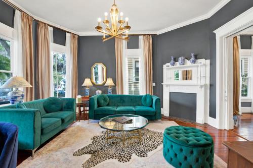 Metropolitan House | The Majestic Fern