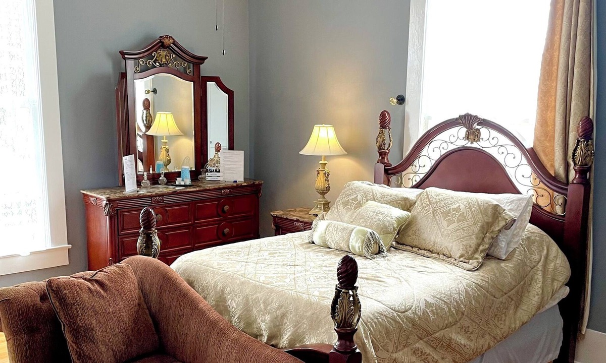 Anderson House | The Michelle Suite