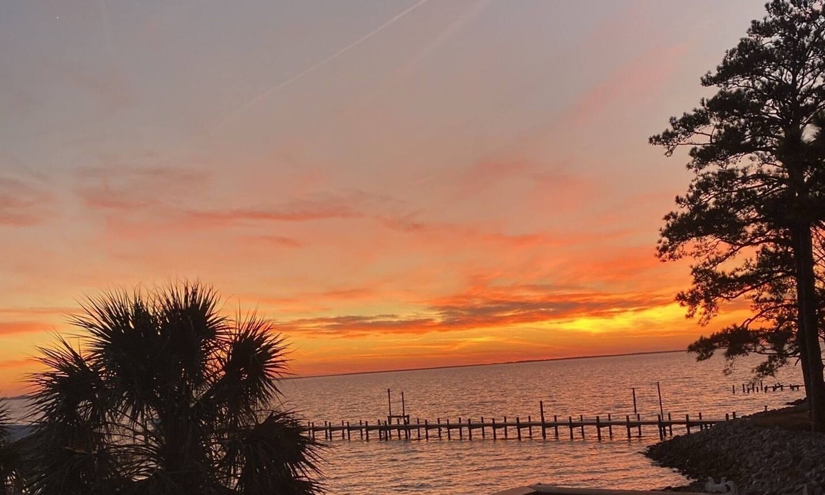 Belhaven House | The Perfect little Pamlico Sound Getaway!