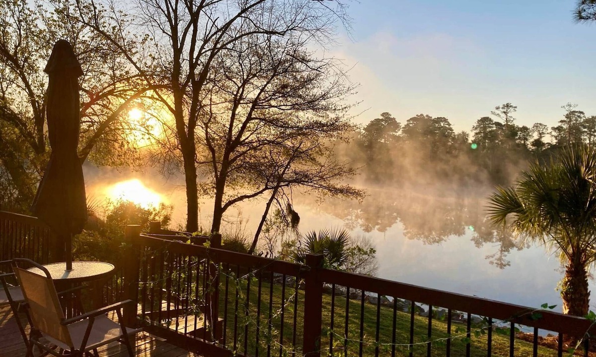 Savannah House | The Robin House, Newly Furnished Lake Retreat Near Tybee Island & Savannah