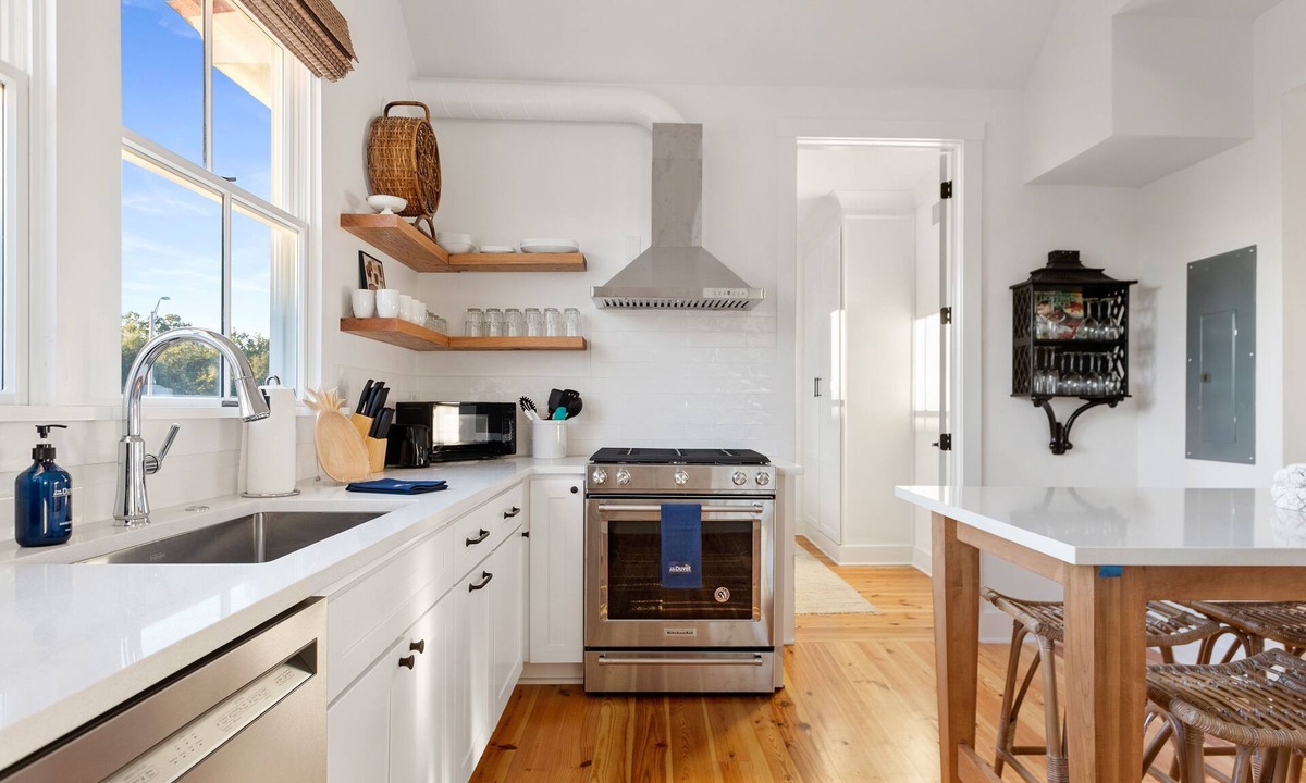 Westside Apartment | The Savannah Suite B | Downtown Dream
