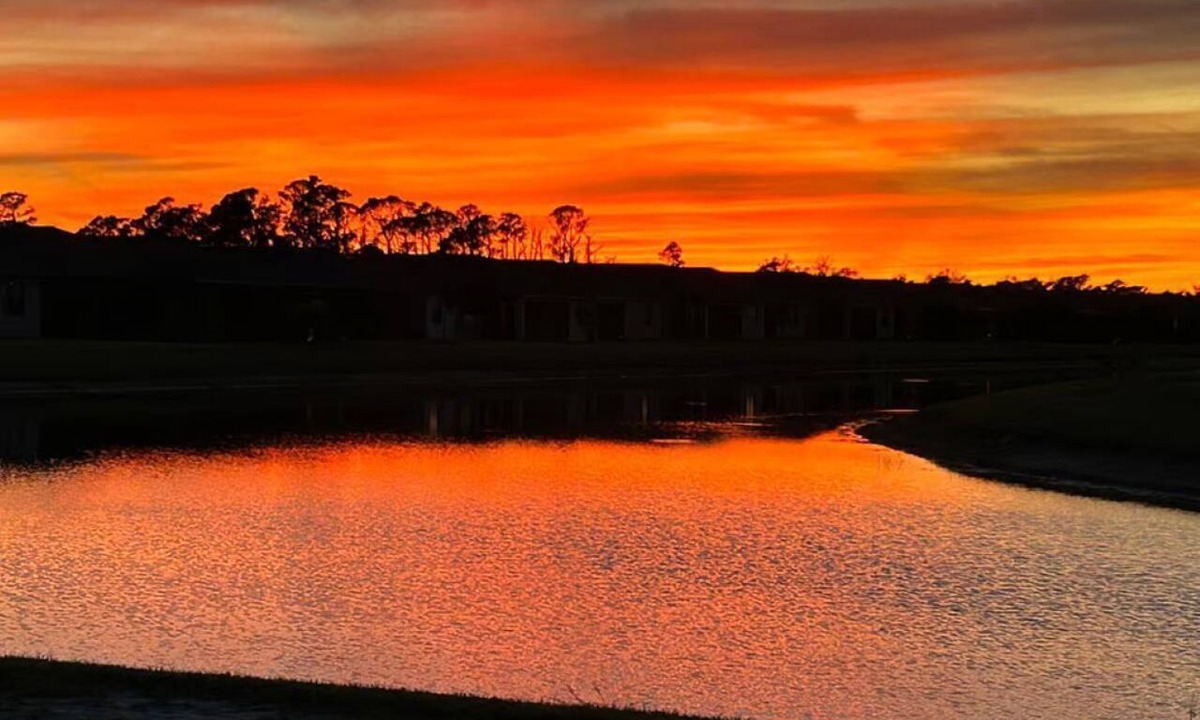 Port Charlotte House | The Sunset House - Bright, Coastal, Pond View, Amenities and Close to Beaches